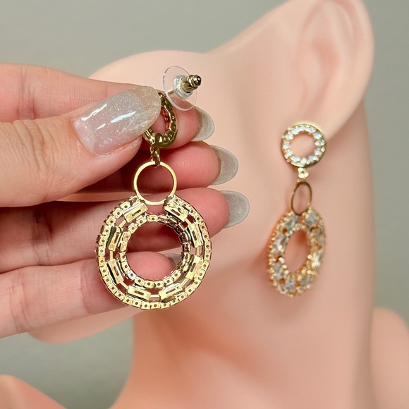 ⚜️ Elegant Gold Circle Drop Earrings - Picture 4 of 7